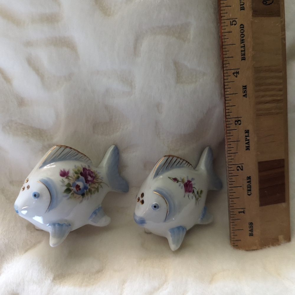Vintage salt and pepper fish